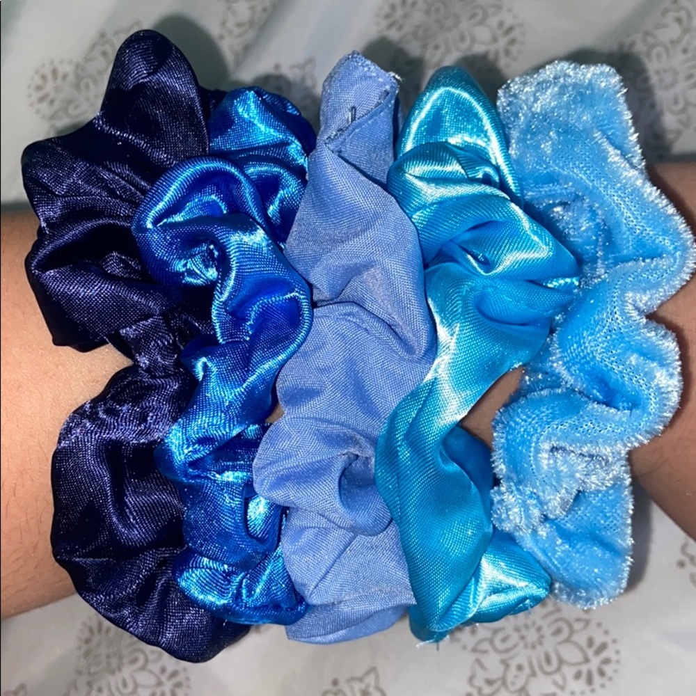 bundle of 5 scrunchies
